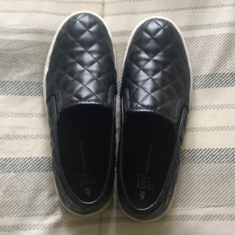 Black slip ons - Sz 6